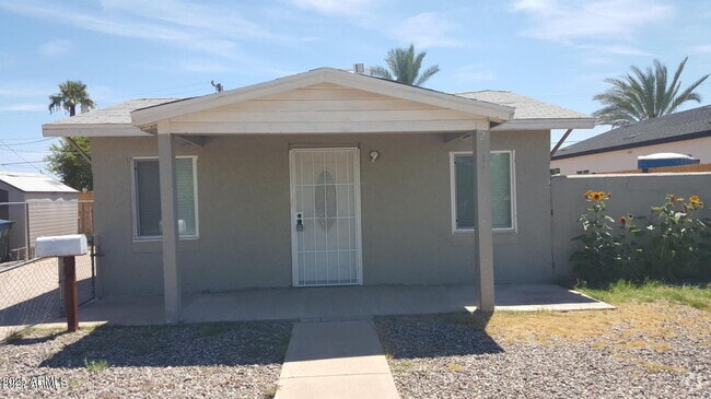 Building Photo - 2317 N Mitchell St Rental