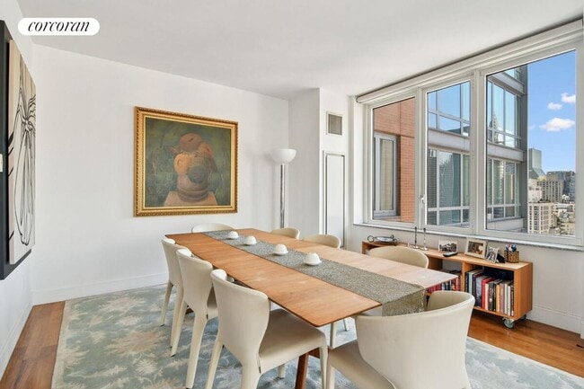 Photo - 250 E 53rd St