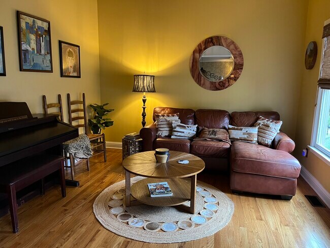 Photo - 201 Glenrise Ct