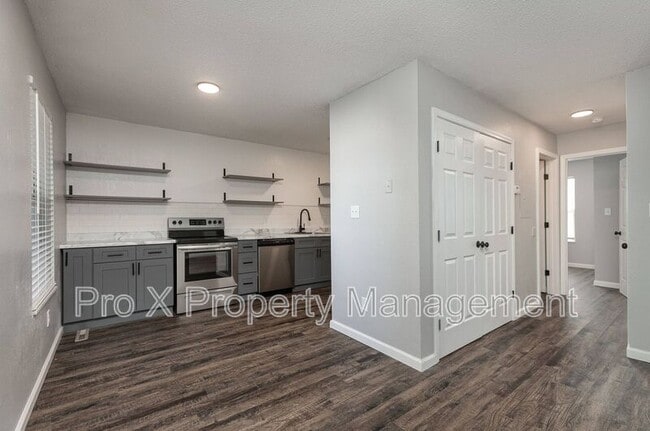 Photo - 1138 E Walnut St Unit 2