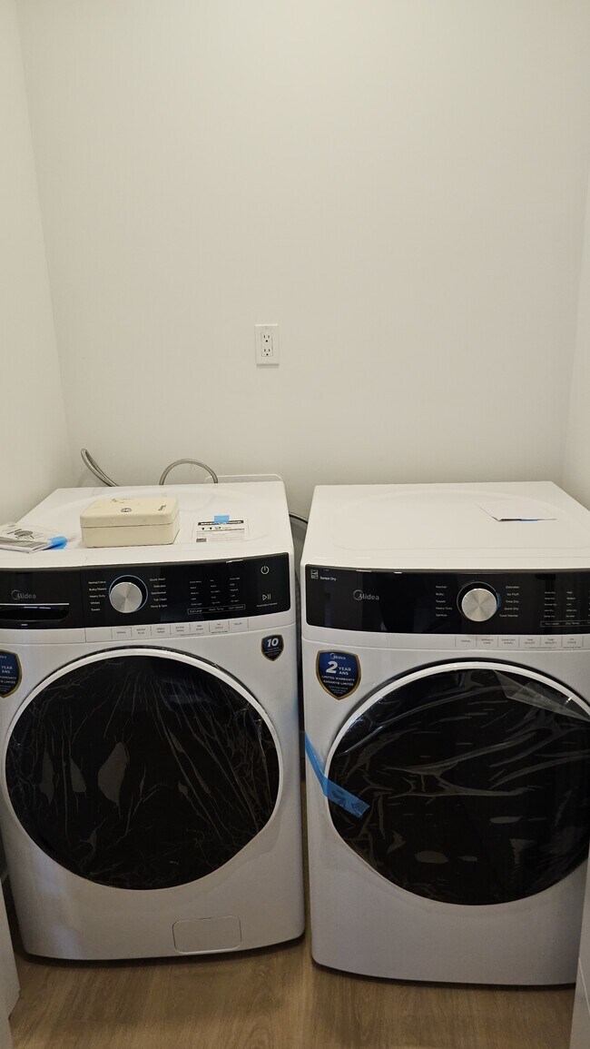 Photo - 18120-18128 28 Ave SW