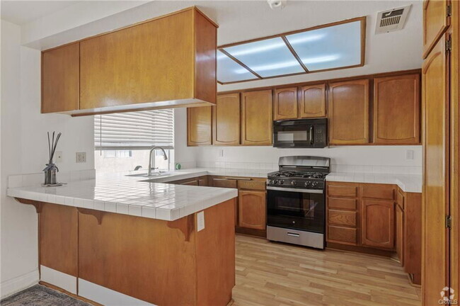 Building Photo - 2300 Maple Ave Rental