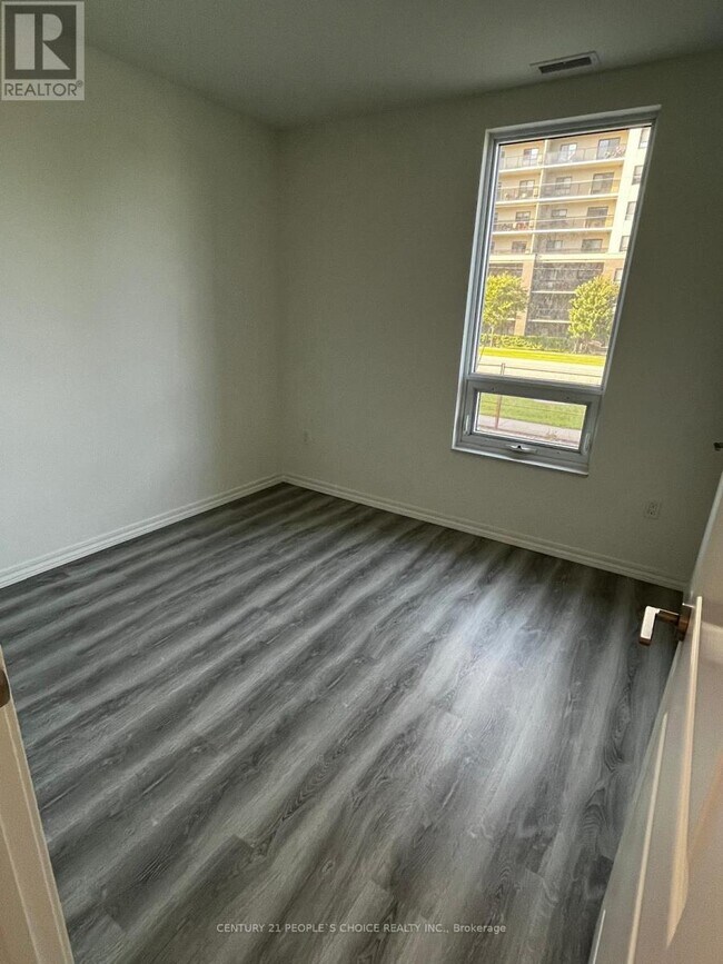 Photo - 181 Elmira Rd S Unité 103 B