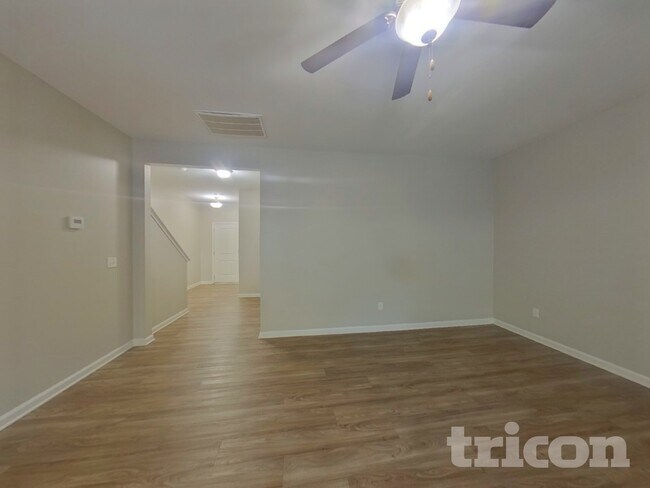 Photo - 208 Ashewicke Dr