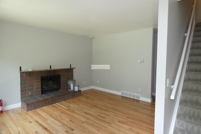 Photo - 3870 Broadway