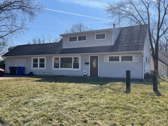 Building Photo - 4 bedroom 1 bath house