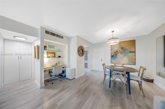 Photo - 800 West Ave Unit 338