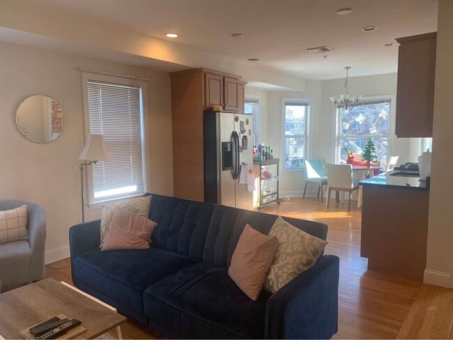 Building Photo - 12 Homer St Unit 3