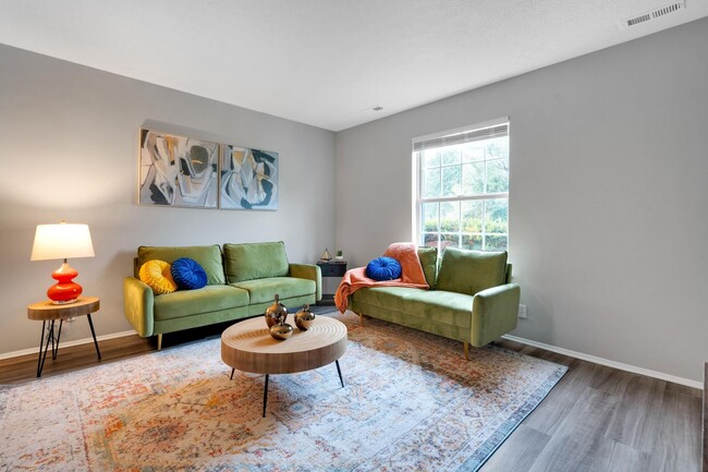 Two bedroom townhome, bath and half with w... - Two bedroom townhome, bath and half with w...