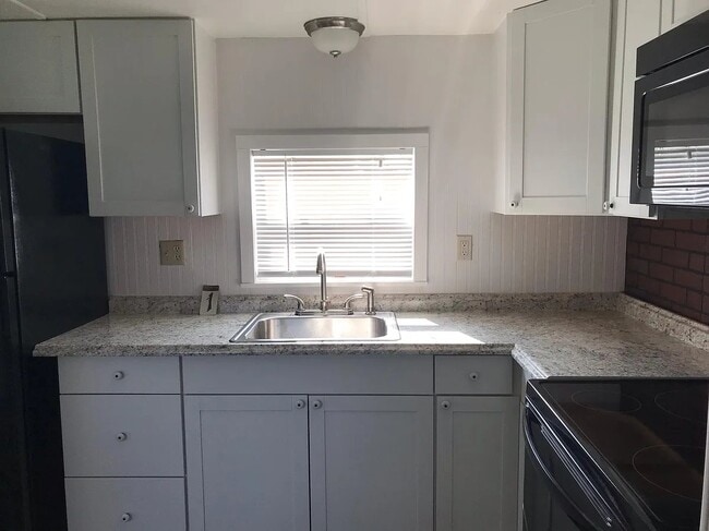 Photo - 712 SE Railroad Ave