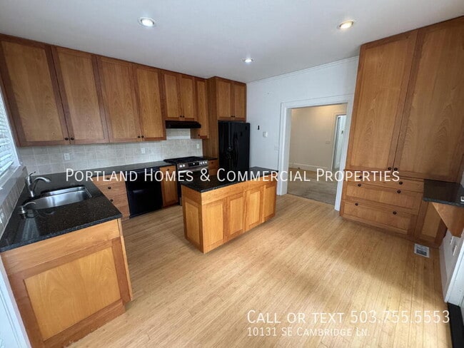 Photo - 10131 SE Cambridge Ln