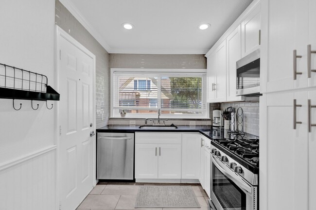 Photo - 5516 Chenevert St Unit True