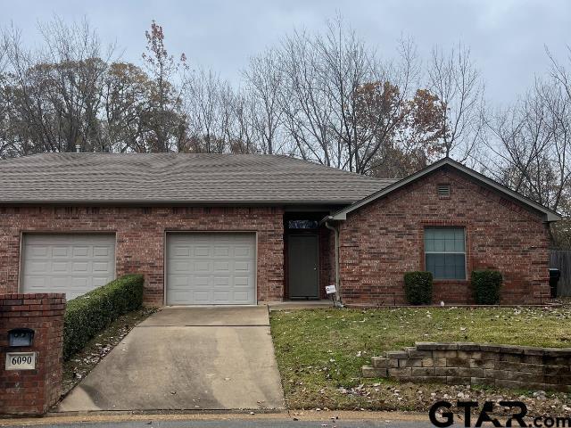 Building Photo - 6090 Creekside Cir