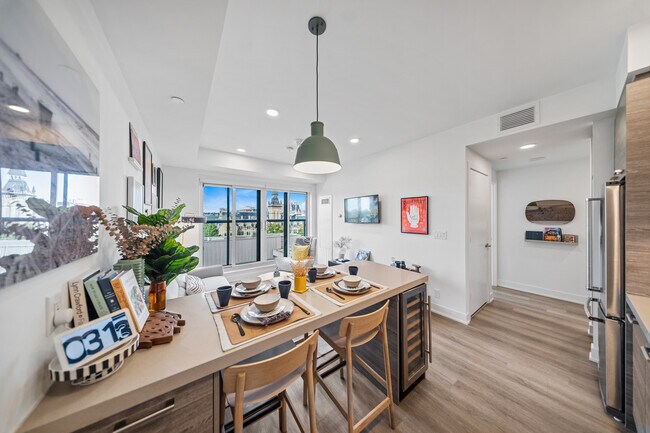 Photo - 484 Spadina Ave.