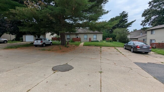 Photo - 847 Kerns Dr NE Unit Apt B (1BR Loft)