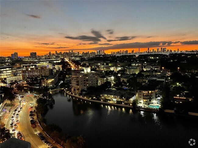 Building Photo - 2555 Collins Ave Unit 2306 Rental
