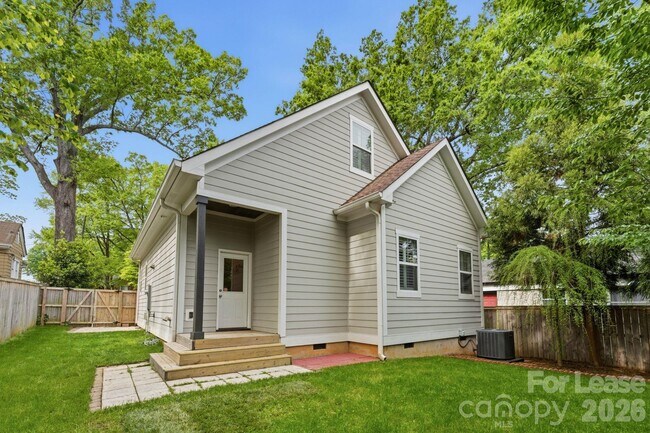 Photo - 2724 Holt St