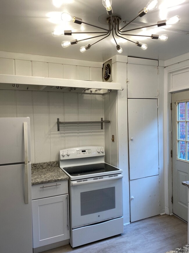 Photo - 3733 R St NW