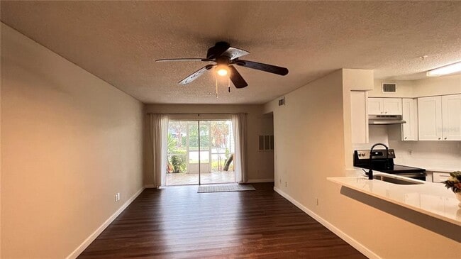 Photo - 3900 Southpointe Dr Unidad 104