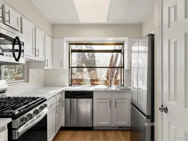 Photo - 9527 239th St