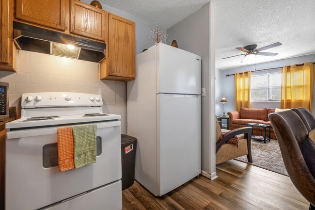 Photo - 318-330 W Harrison St