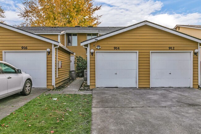 Photo - 912 28th St NE Unit 912 28th St NE WA Auburn, WA 98002