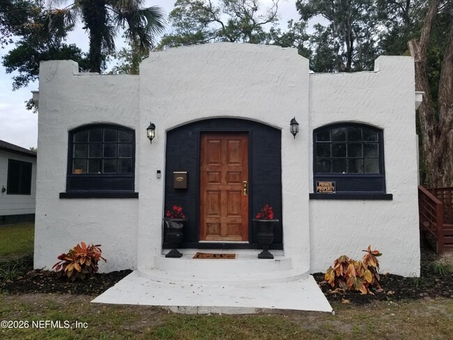 Building Photo - 519 W 26th St