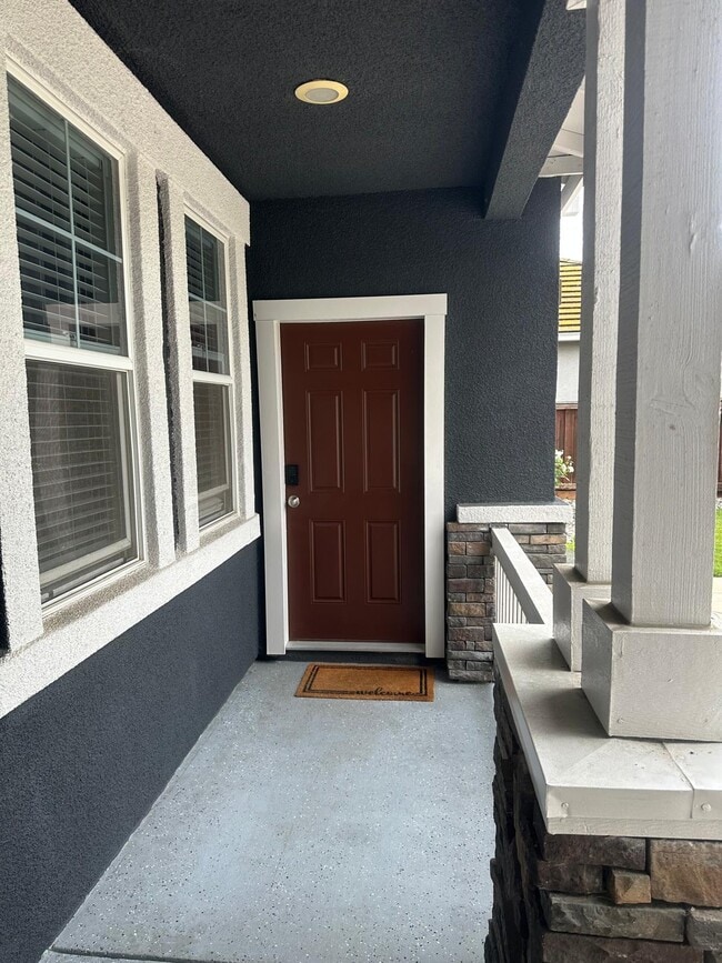 Entrada a la vivienda para familiares - 1764 La Pergola Dr