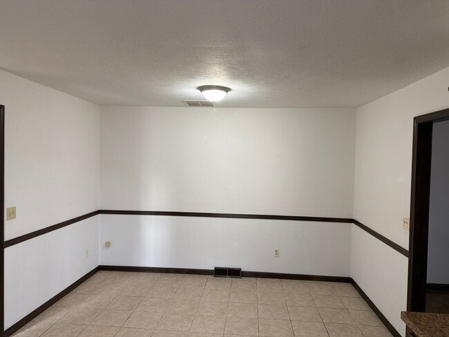 Photo - WOW! Look at this property ! You cant beat this price!