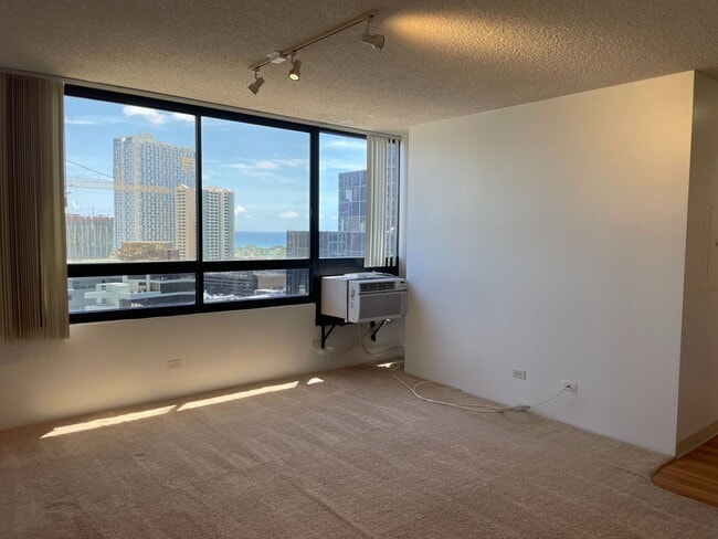 Building Photo - 1 Bedroom 1 Bathroom 1 Parking in Kaka'ako