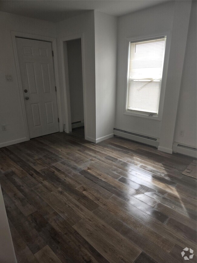 Building Photo - 1107 Howard St Rental