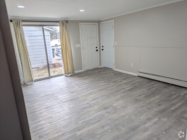 Building Photo - 1313 E 9th St Unit #2 Rental