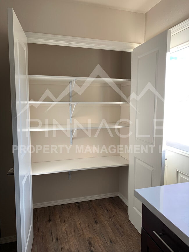 Photo - 615 N 1st St