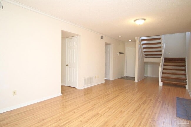 2375 Sugartree Ave