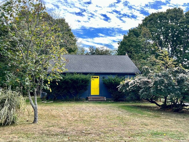 Photo - 285 Oyster Ponds Ln House