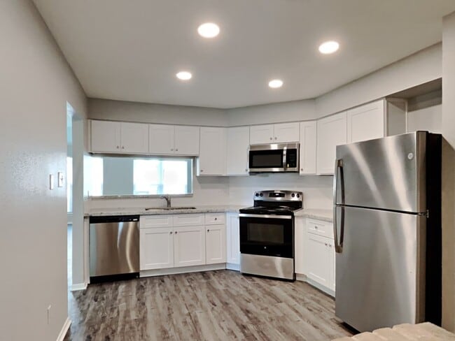 Photo - 209 Greenshire Dr