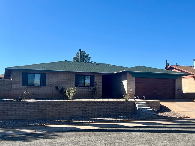 Photo - 1310 E Buckhorn Dr House