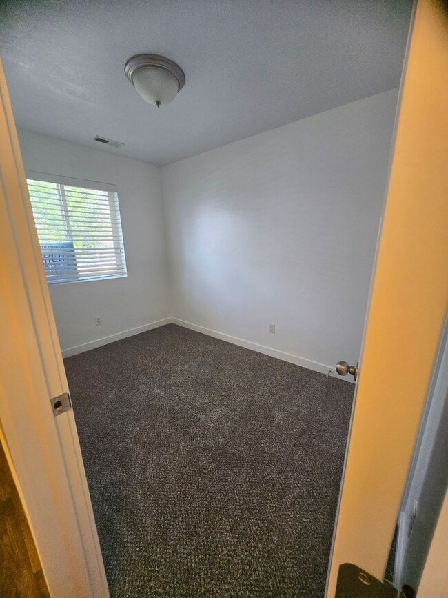 Photo - 3 Bed 2.5 Bath Town Home in Vineyard for Rent