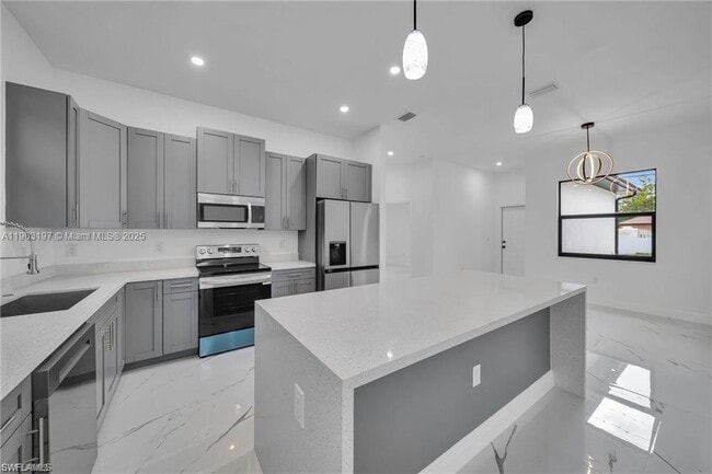 Photo - 1006 W 10th St