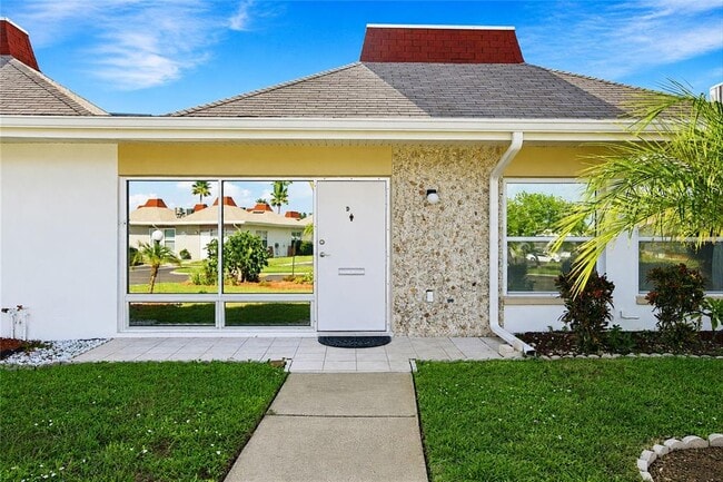 Building Photo - 4344 Tahitian Gardens Cir Unit D