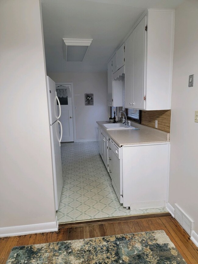 Photo - 3 Bedroom, 1 bath S Tacoma Home!