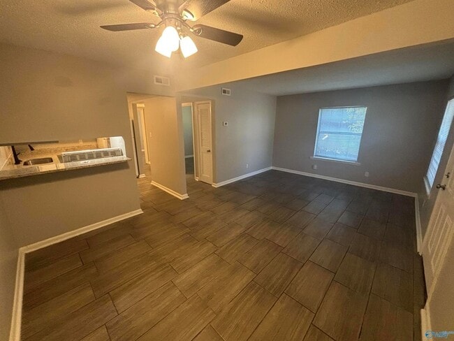 Photo - 3422 Glen Park Cir NW Unidad B
