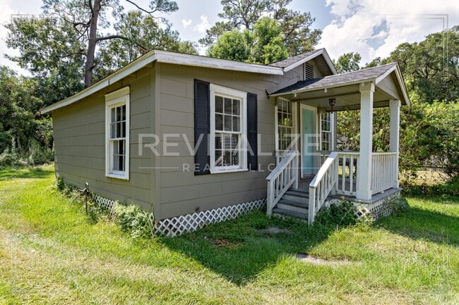 Photo - Updated 2 Bed 1 Bath Close to I-10, I-65, and HWY-90