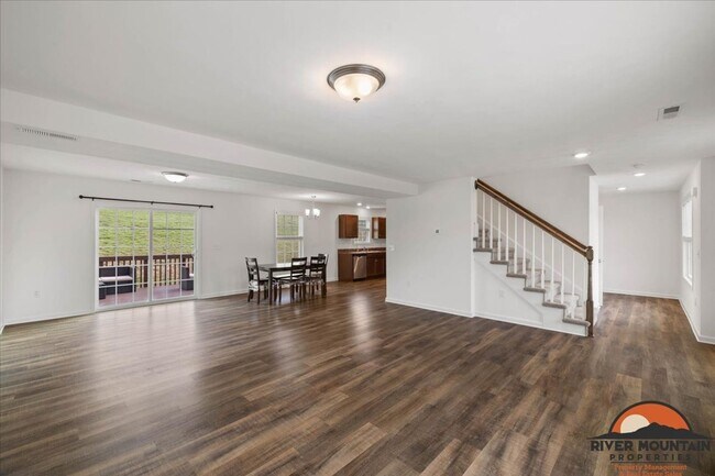 Photo - Spacious Three Level Home in Pembroke