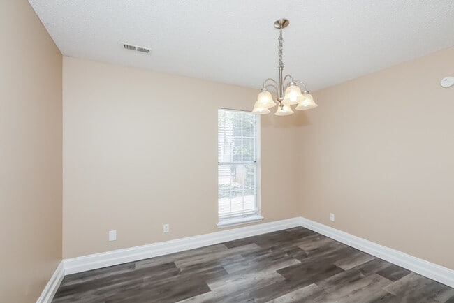 Photo - 13715 Dealtry Ln