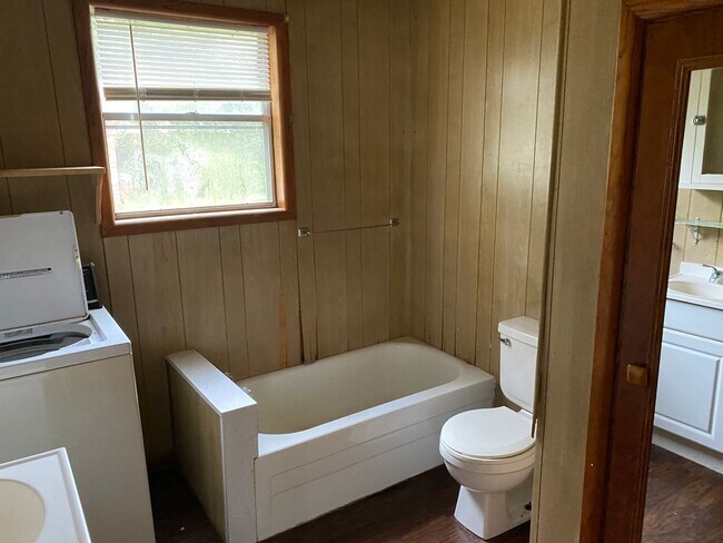 Photo - come look at this 3 bedroom 1 bathroom home