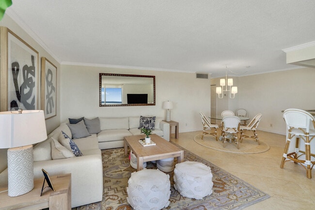 Photo - 1051 Hillsboro Mile Unidad 902e