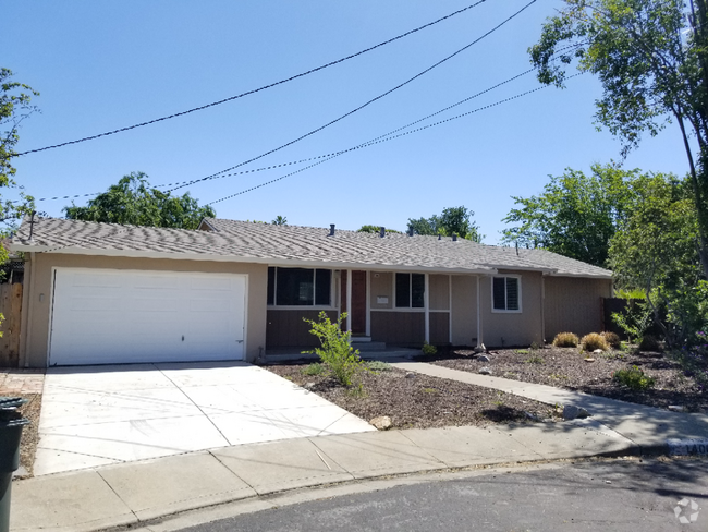 Building Photo - 4 Bed 2 Bath Single Family Home In Concord...