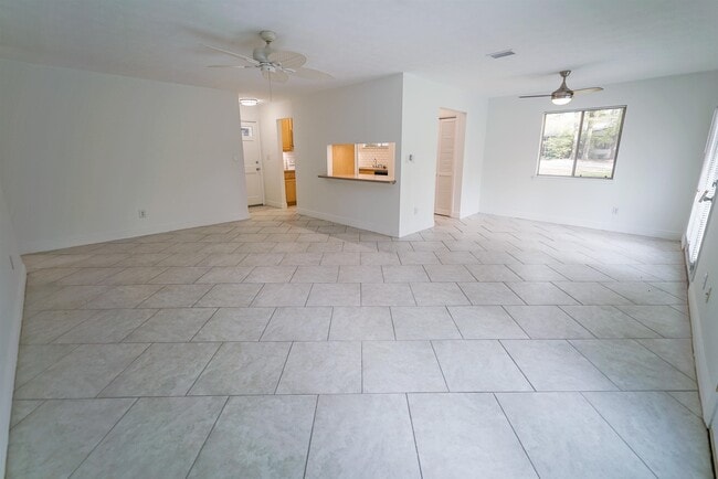 251 S Villas Ct
