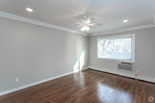 1BR,1BA -750SF - Bedroom